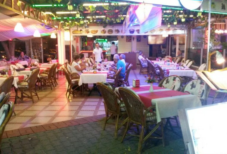 Alanya Siesta Restaurant Cafe Bar'da Ton Balıklı Pizza Keyfi + Ayran 23 TL yerine sadece 18 TL